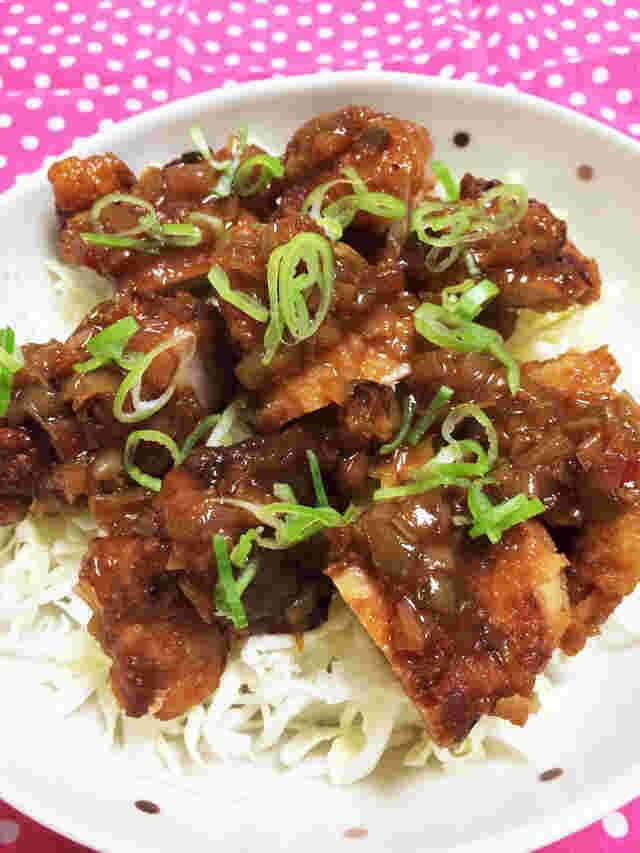 鶏肉を使ったユーリンチー丼