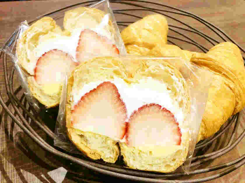 クロワッサンでいちごサンド