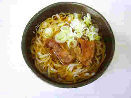 温かい豚の角煮うどん