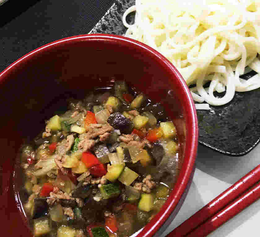 麺つゆを使ってアレンジした和風ラタトゥイユつけ麺
