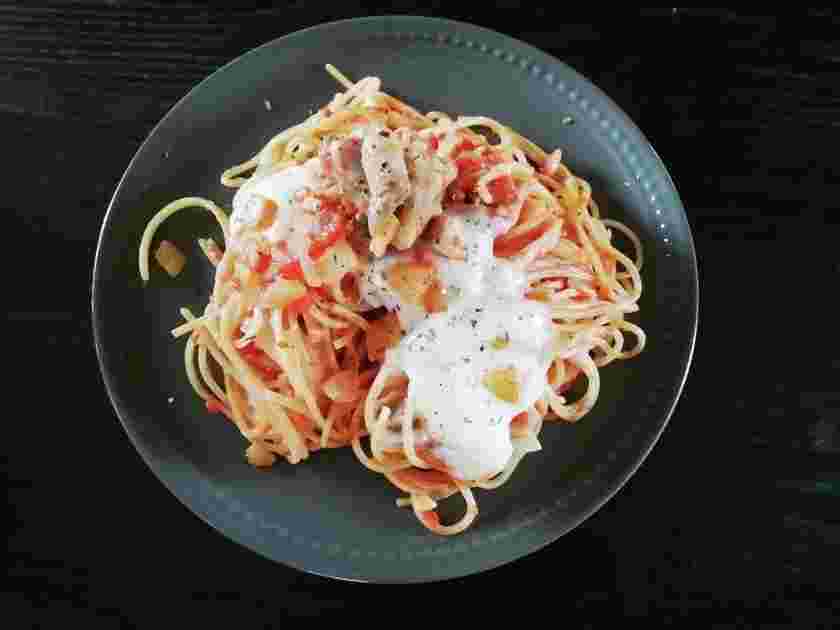 トマト缶を使ったチキンモッツァレラのさっぱりパスタ