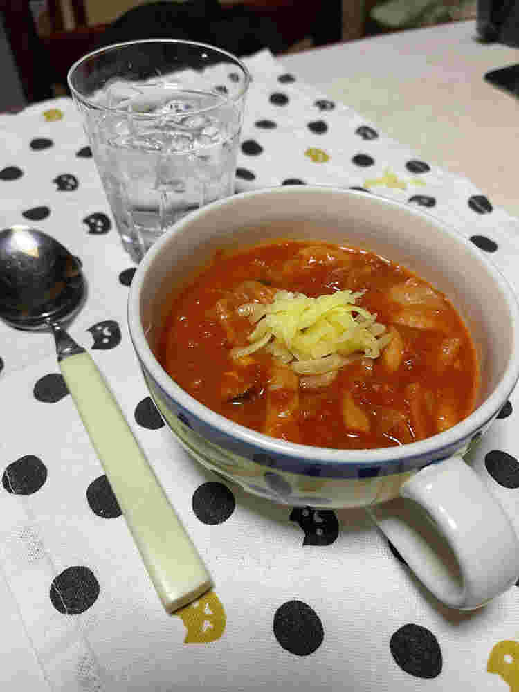 トマト缶で作るキャベツとシメジのスープ