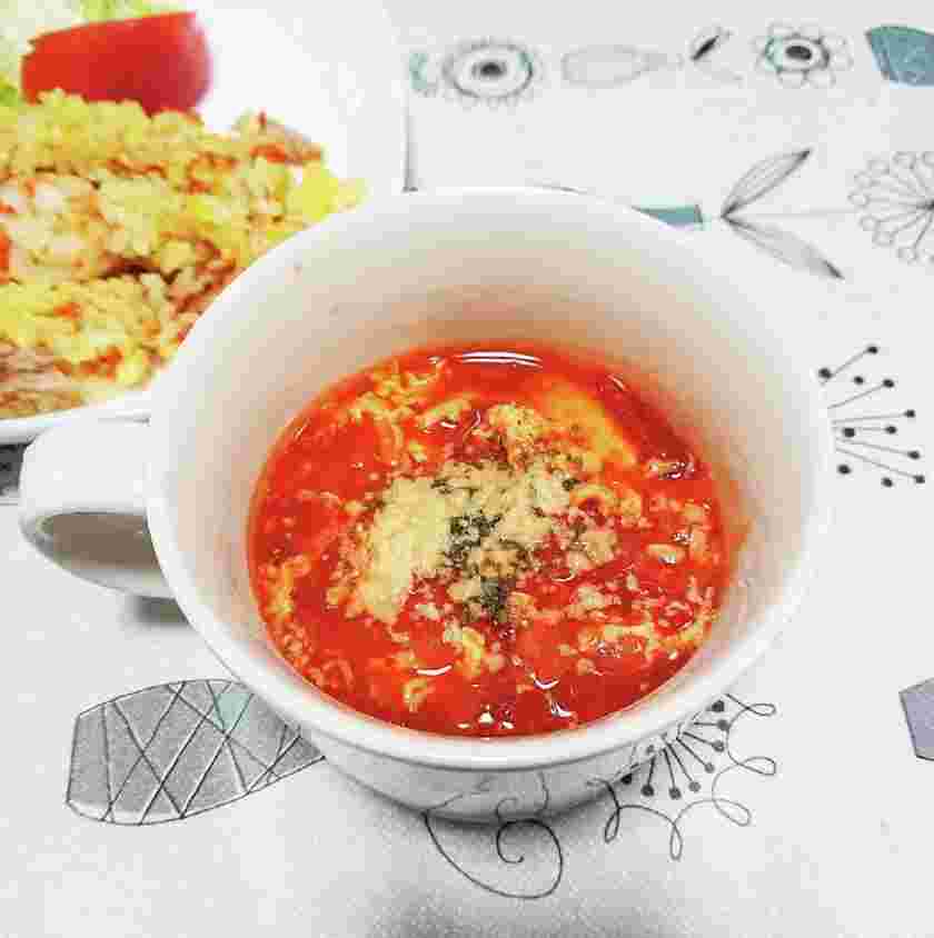 トマト缶を使ったふわふわたまごのトマトスープ
