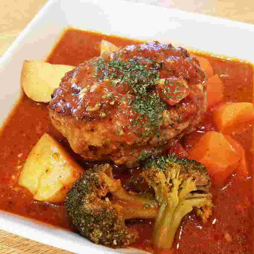 トマト缶で煮込みハンバーグ