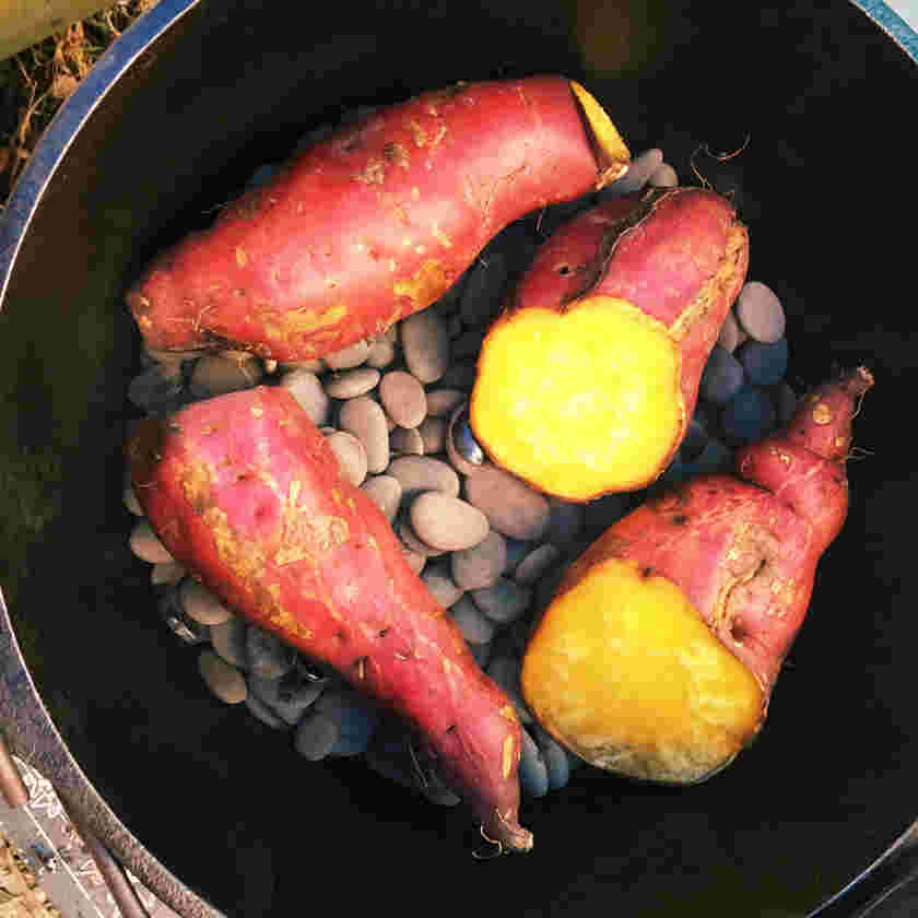 ダッチオーブンを使った石焼き芋
