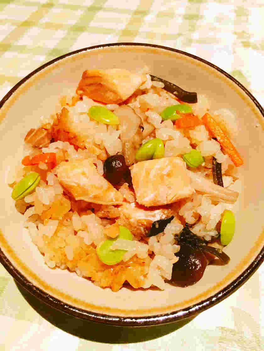 人気の鮭と枝豆の炊き込みご飯
