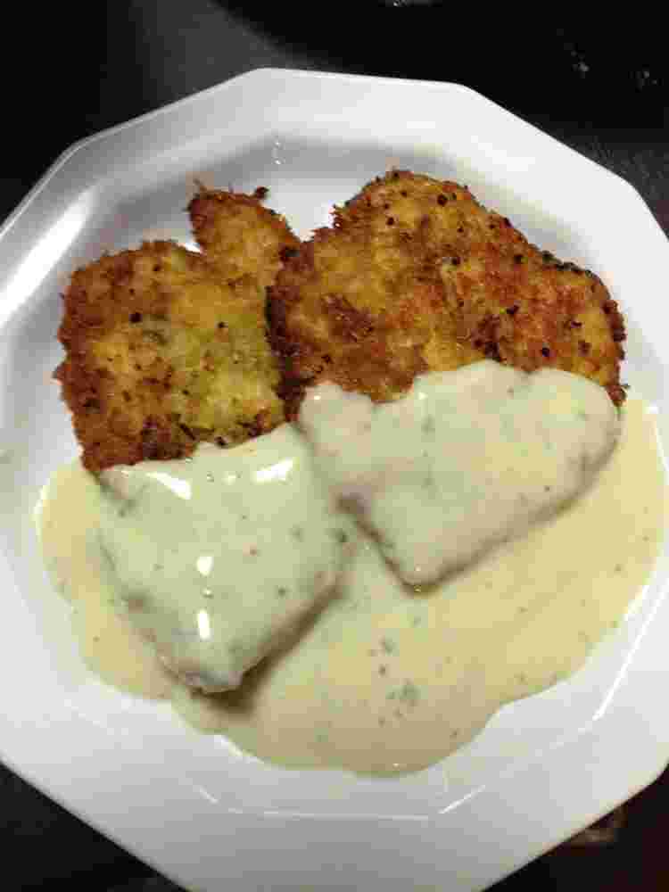 抹茶塩のチキンカツレツバジルクリーム添え