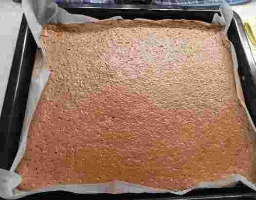 ホットケーキミックスで作ったチョコスポンジケーキ