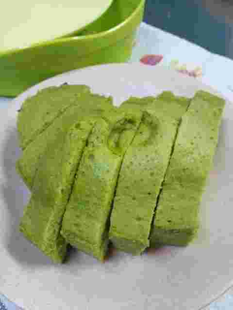 ホットケーキミックスで作った抹茶スポンジケーキ