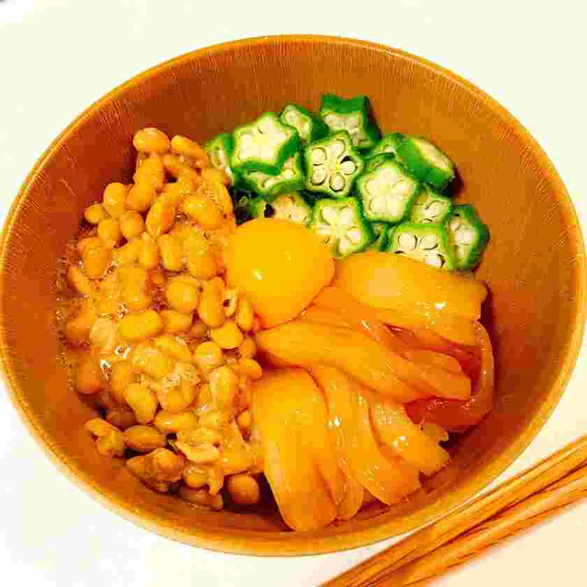 イカの沖漬けと納豆とオクラの丼