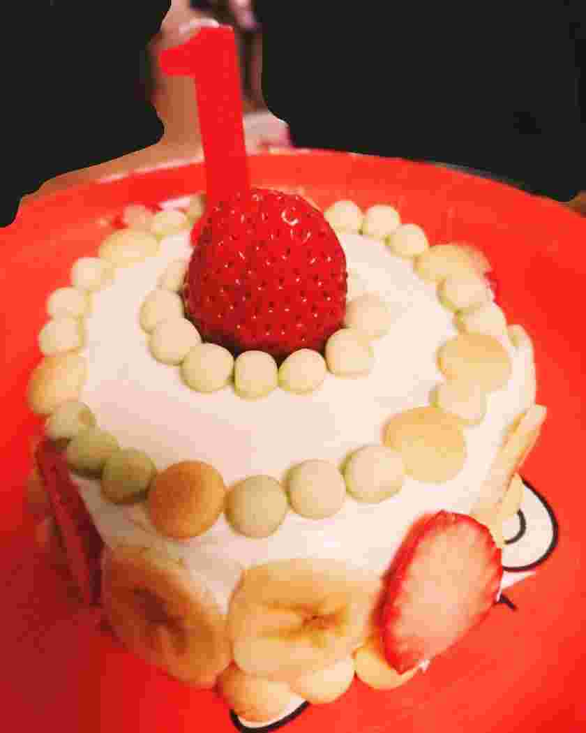 砂糖不使用の1歳の誕生日スマッシュケーキ