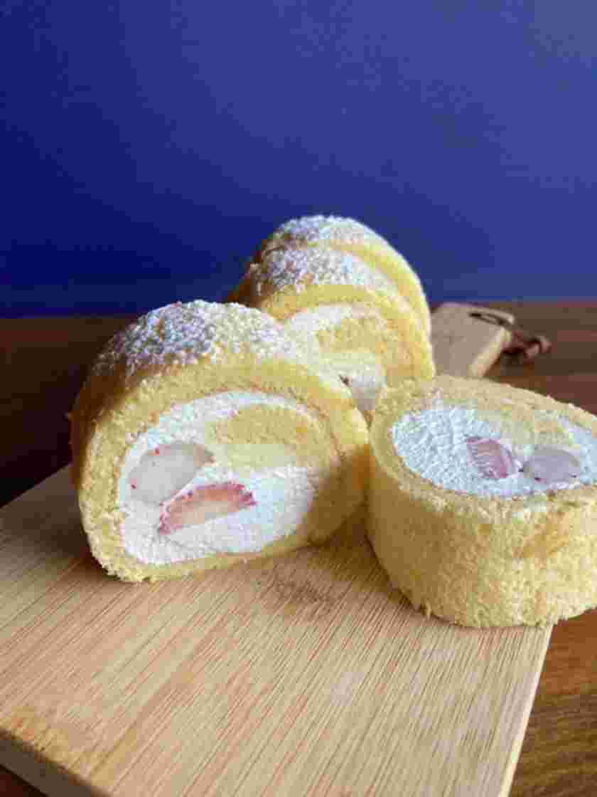 イチゴのロールケーキ