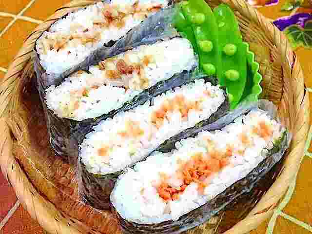 子供のお弁当に人気の折りたたみおにぎり