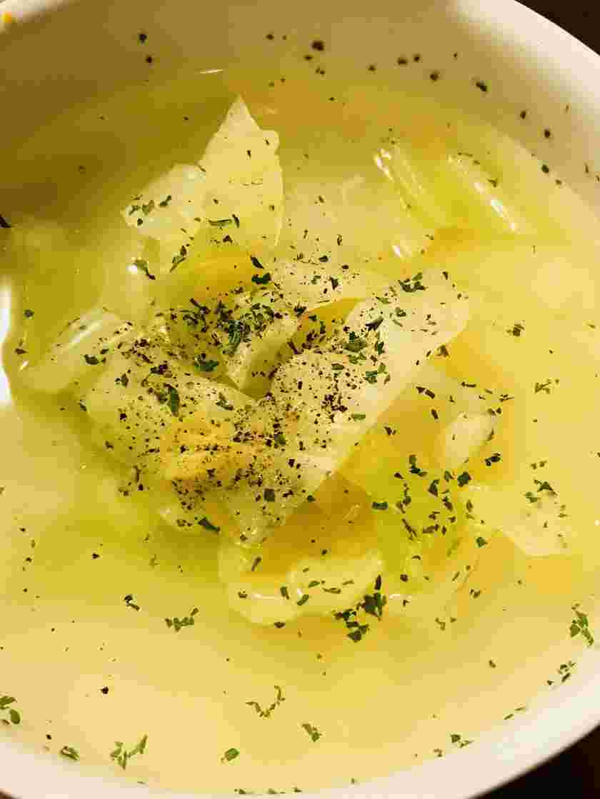 キャベツだけで作るシンプルスープ