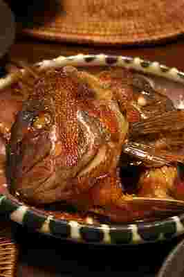 魚のあらを使った煮込み料理