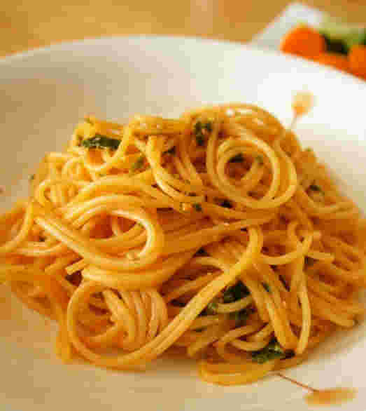 トマトジュースと味噌で作る具なしパスタ