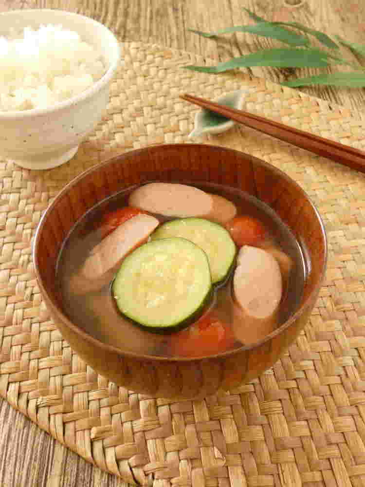 ウィンナーとズッキーニの味噌汁