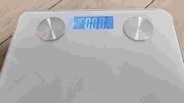 オートファジーダイエットの効果をイメージする体重計