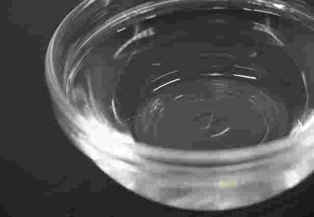 ボウルに入った日本酒