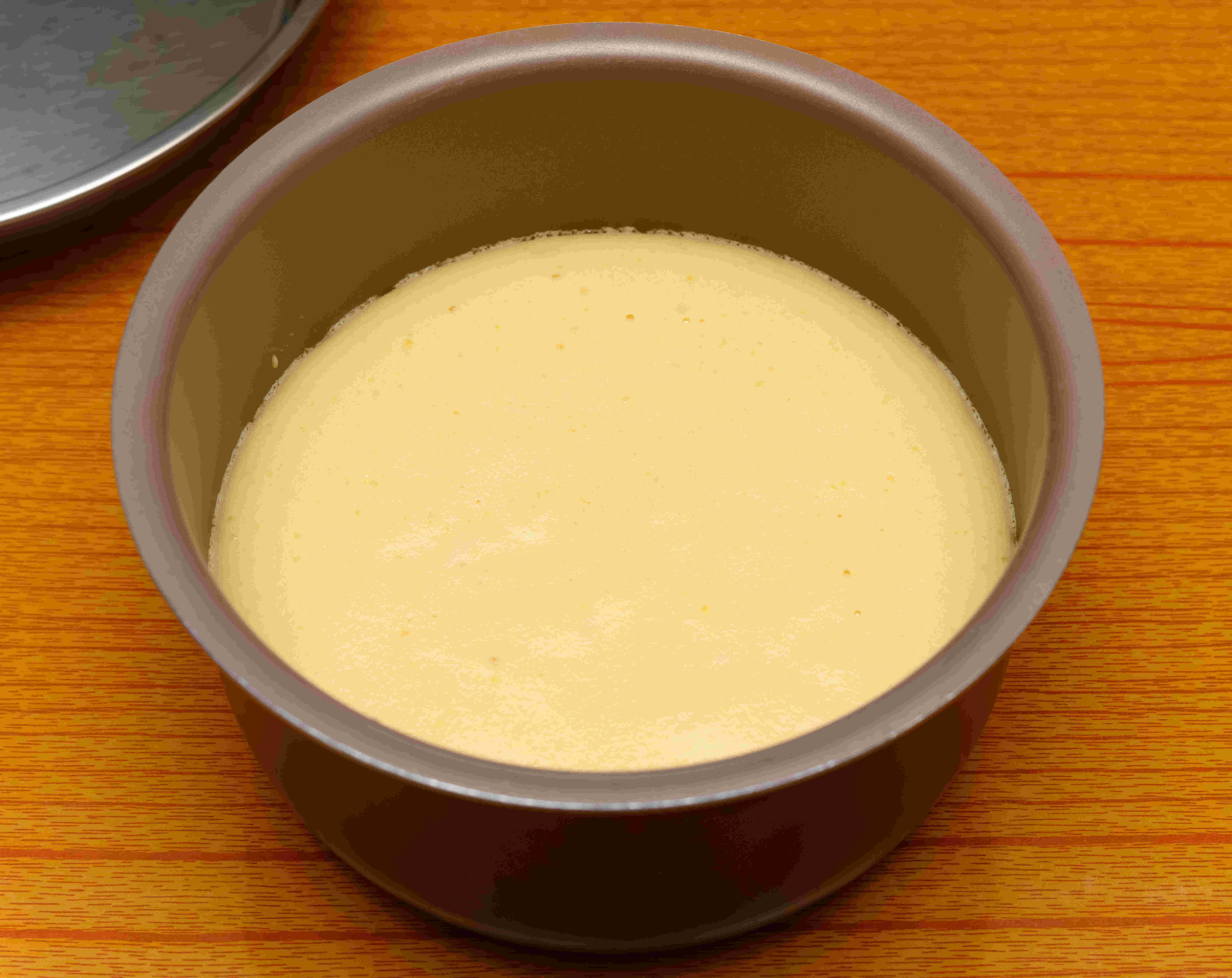炊飯釜に入った炊飯器ケーキ