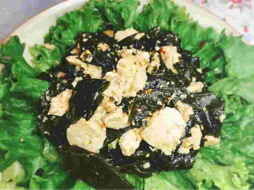 ピーマンの肉詰めに合う生わかめと豆腐の中華風サラダ