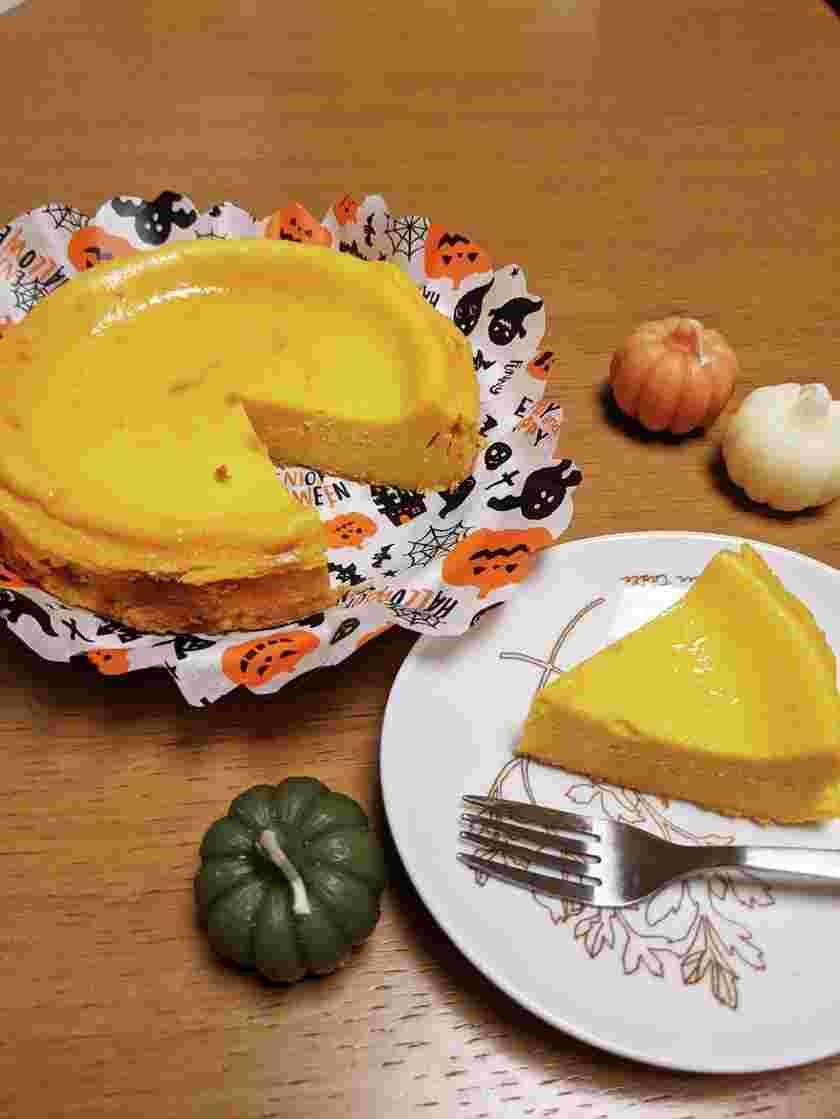かぼちゃをトッピングしたチーズケーキ