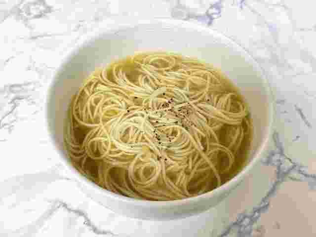 具がないシンプルな醤油ラーメン