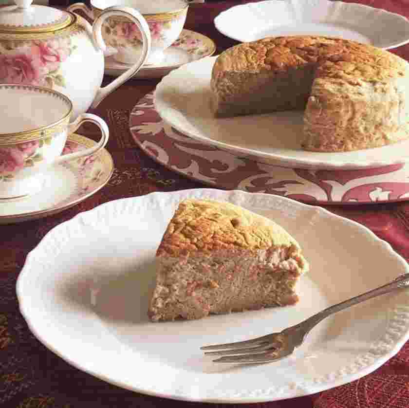 紅茶をトッピングしたスフレチーズケーキ
