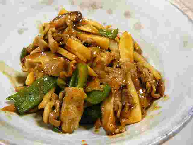肉を使ったタケノコ料理（青椒肉絲）