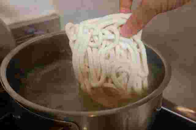 一人前のうどんの茹で方