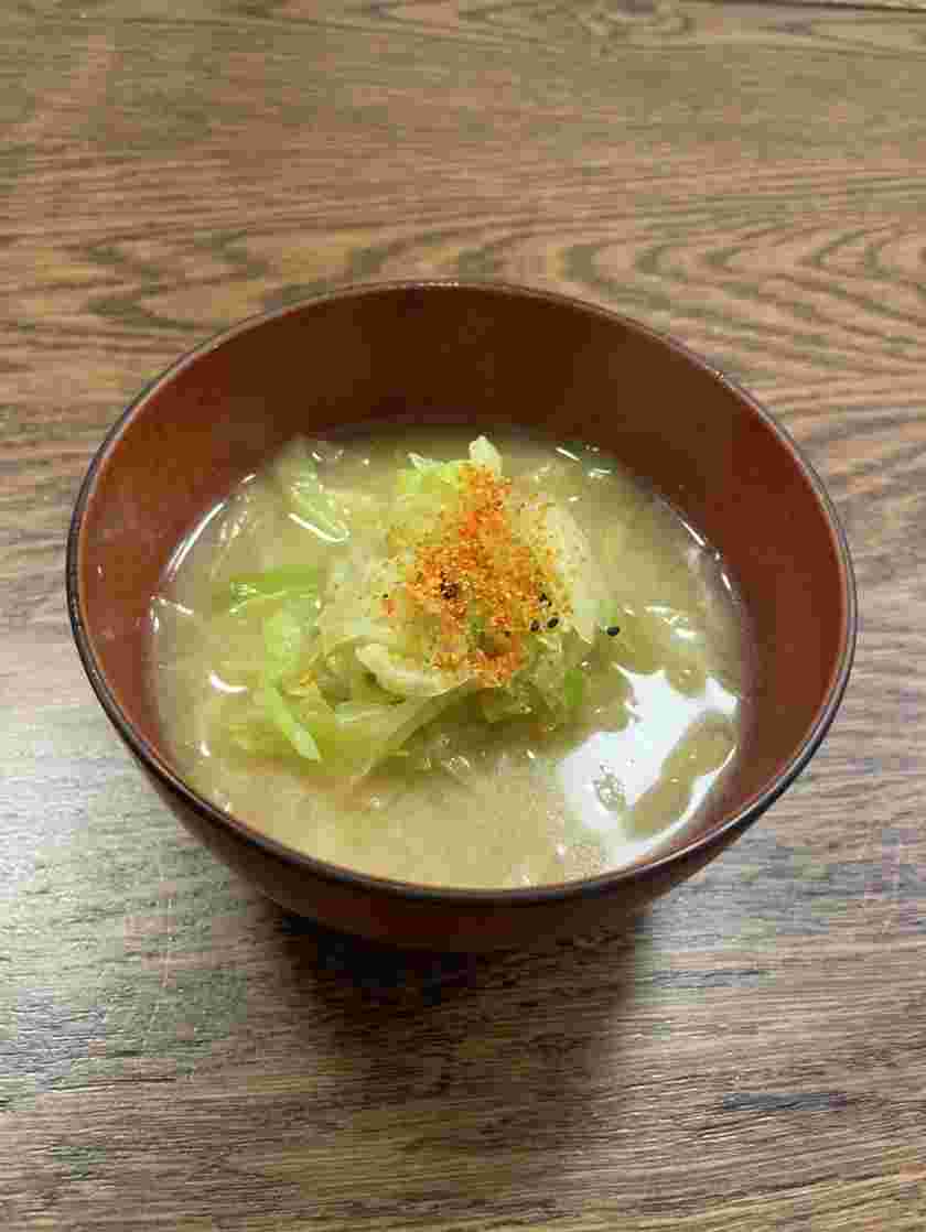 天津飯の献立に合うキャベツの味噌汁