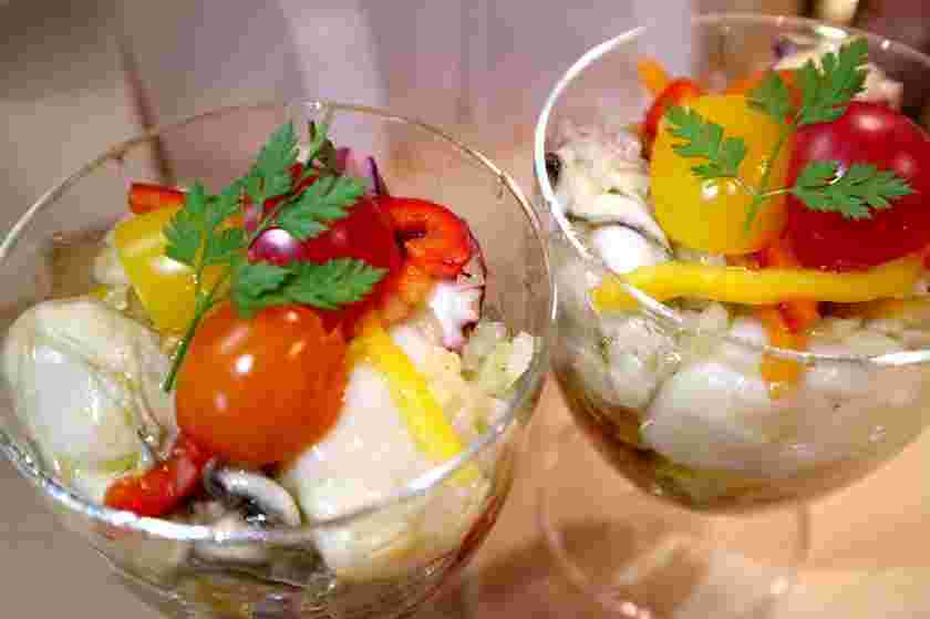 生牡蠣を使った海鮮と野菜のマリネ