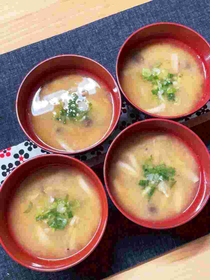 トンテキの献立に合う大根おろしとしめじの味噌汁