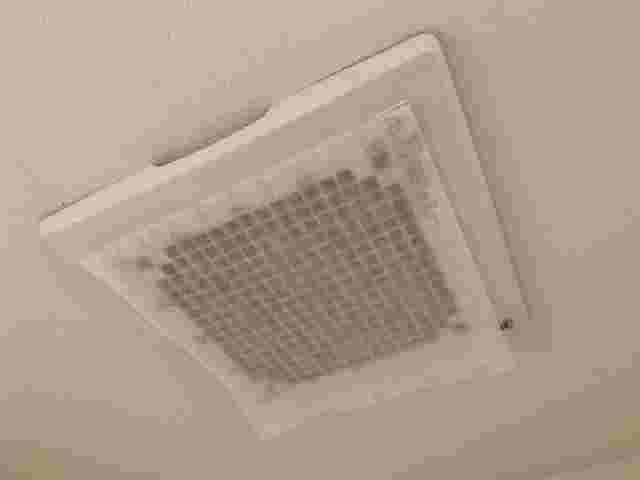貼るタイプの換気扇カバー