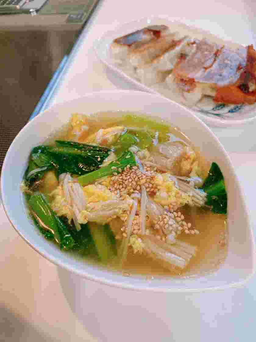鯛めしの献立に合う小松菜とえのきの中華スープ