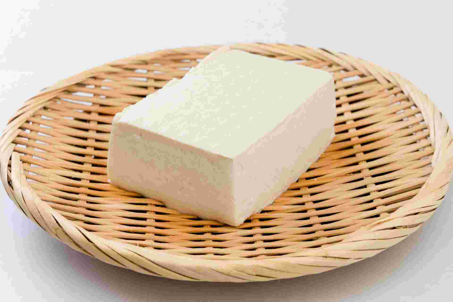 ざるに乗せた豆腐