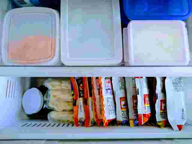 食材が入った冷凍庫