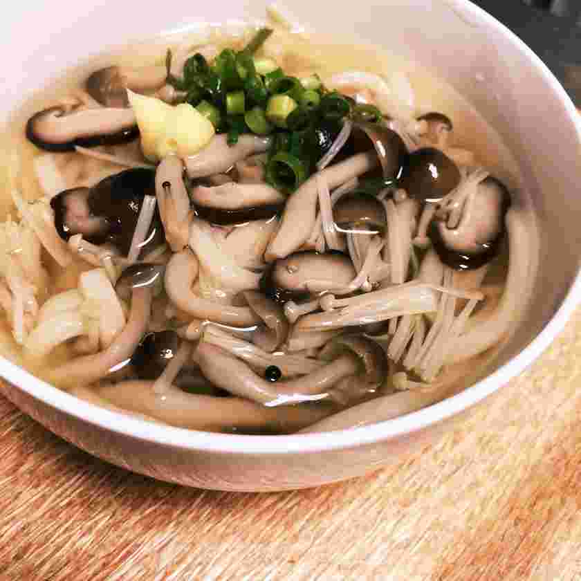 きのこたっぷり白だしうどん
