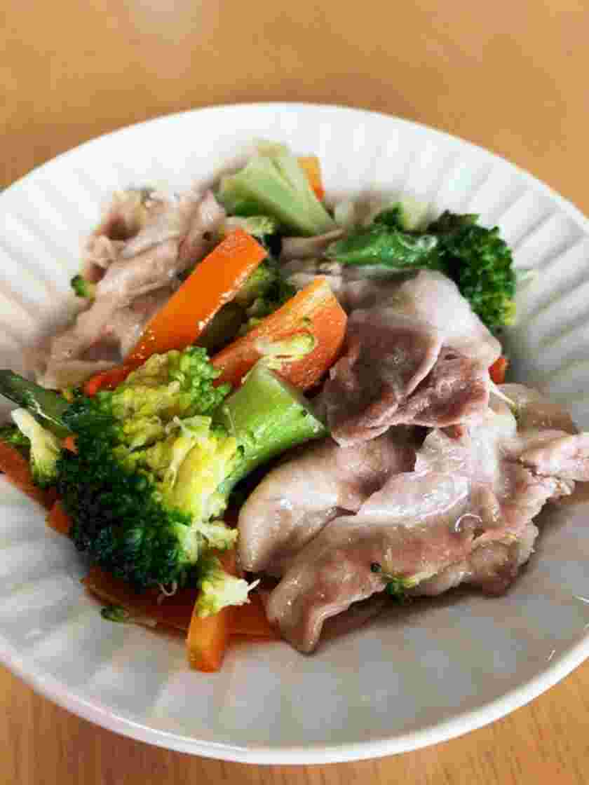栄養たっぷりでさつまいもご飯に合う豚バラブロッコリー蒸し