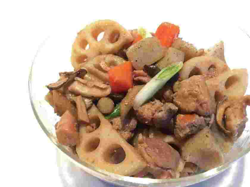 しっかりした味付けがさつまいもご飯に合う筑前煮