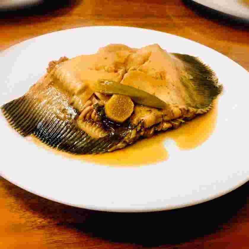 さつまいもご飯に合う和食メニューのカレイの煮つけ