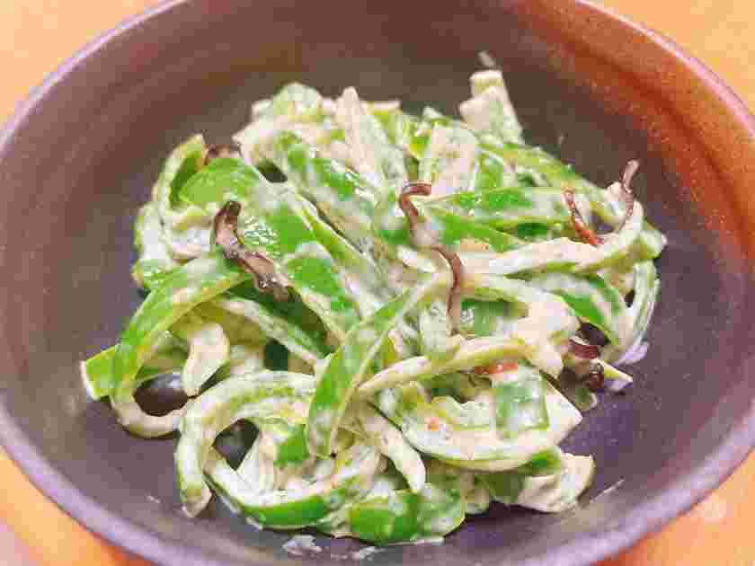 さつまいもご飯の副菜に合うピーマンのマヨ和え