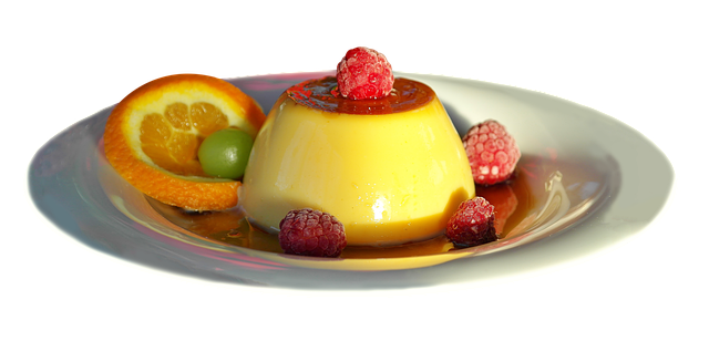 フルーツがトッピングされたプリン
