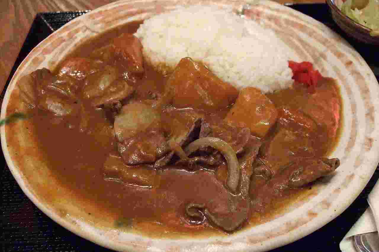 お皿に盛られたカレー