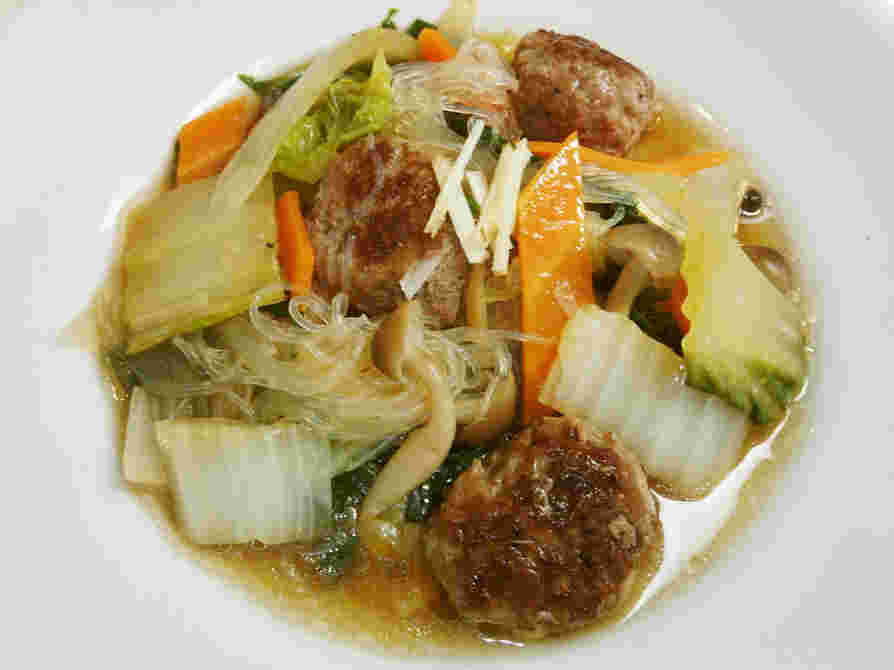 ざるラーメンの献立に合う白菜と肉団子の中華風スープ