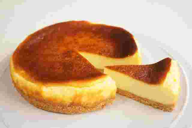 バスクチーズケーキに似たベイクドチーズケーキ