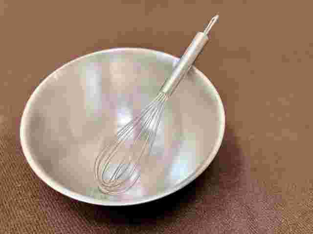 生クリームを泡立てるための調理器具