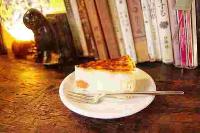 本とバスクチーズケーキ