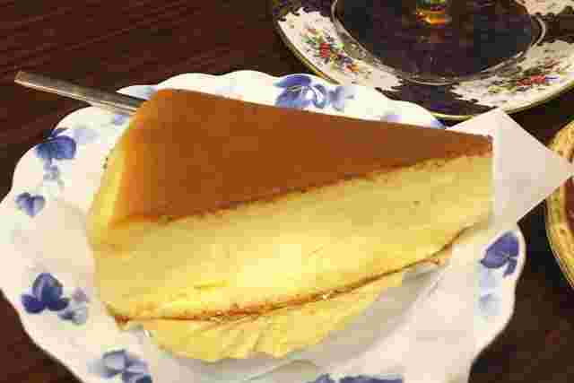 バスクチーズケーキの1切れ
