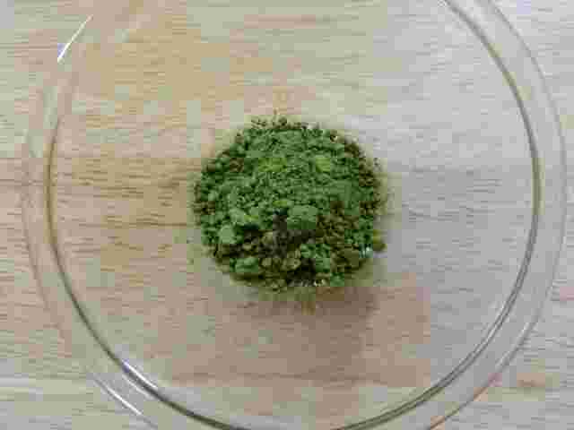 ボウルに入った粉末緑茶